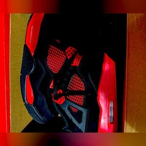 Retro 4 Jordan’s, 9.5 black and red